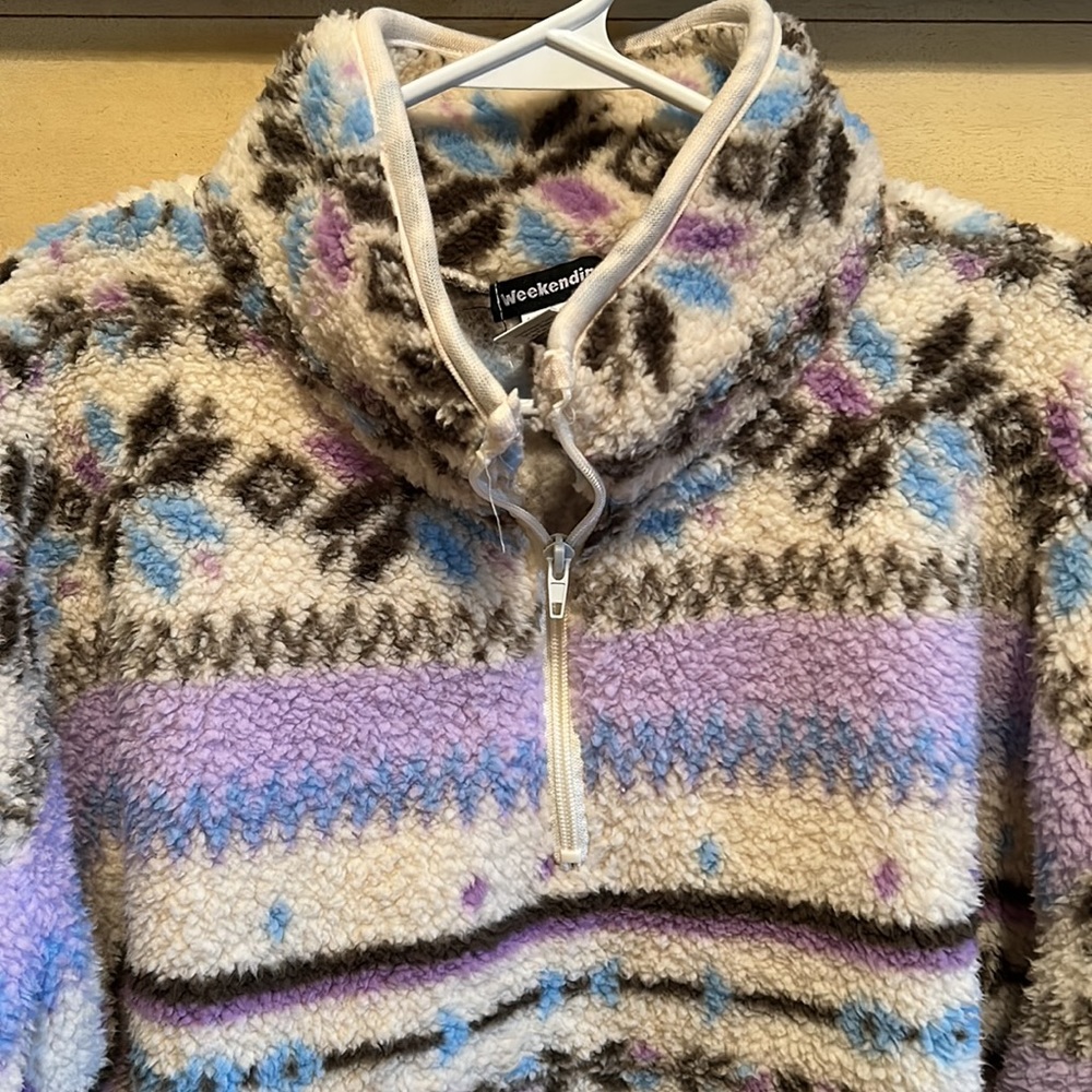 COPY - Fuzzy pullover - Picture 2 of 5